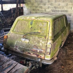 © Philk Epave dans une grange en Dordogne