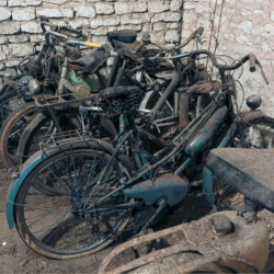 © Philk Epaves de vélos à moteur, Bourbogne