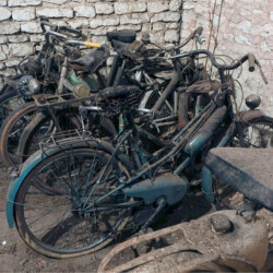 © Philk Epaves de vélos à moteur, Bourbogne