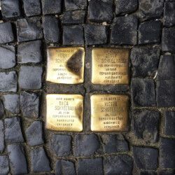 © Philk Plaques de bronze des déportés, Berlin