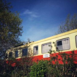 © PhilK Wagon reconverti en chambres, Lanester